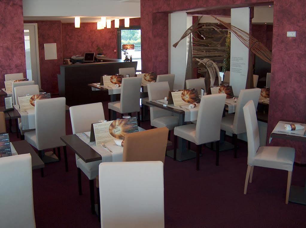 Hotel De Loire Et Restaurant Les Bateliers Trelaze Exterior foto